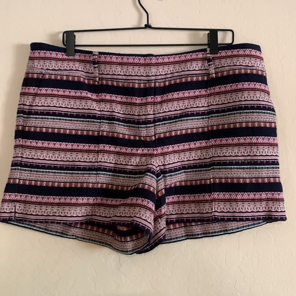 Ann Taylor Loft “The Riviera Short” In Textured Geo Pattern Size 14 - Picture 2 of 9